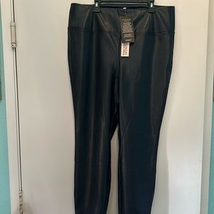 Badgley Mischka Women’s Pant, Color Navy Marine , Size XL.